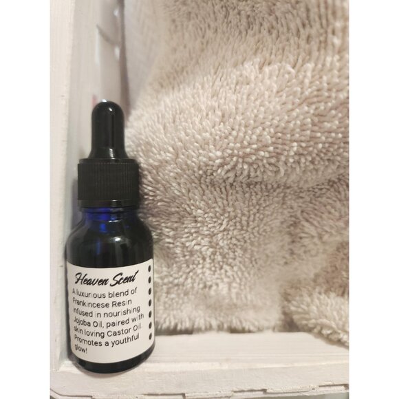 Canadian Frankincense Face Oil: Natural Aromatherapy Skincare Blend - Picture 2 of 10